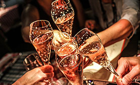 スパークリングワインのおすすめ17選 宅飲み・お祝いやプレゼント向けなどを紹介