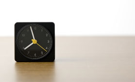 置き時計のおすすめ20選 おしゃれなデザインやプレゼント向けのアイテムも紹介
