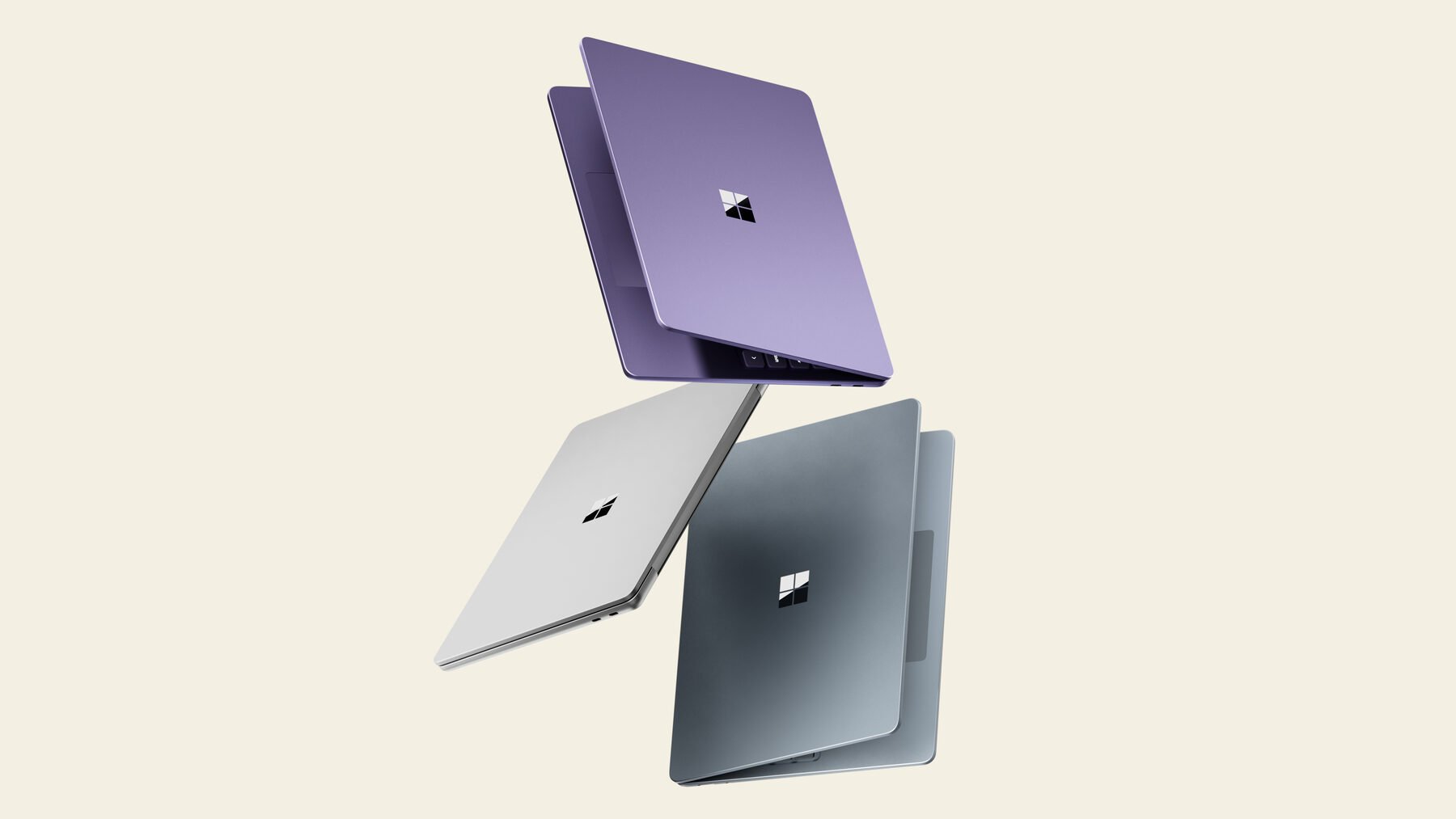 Surface Laptop 13 �C���`���J���č�Ƃ��Ă���C���[�W