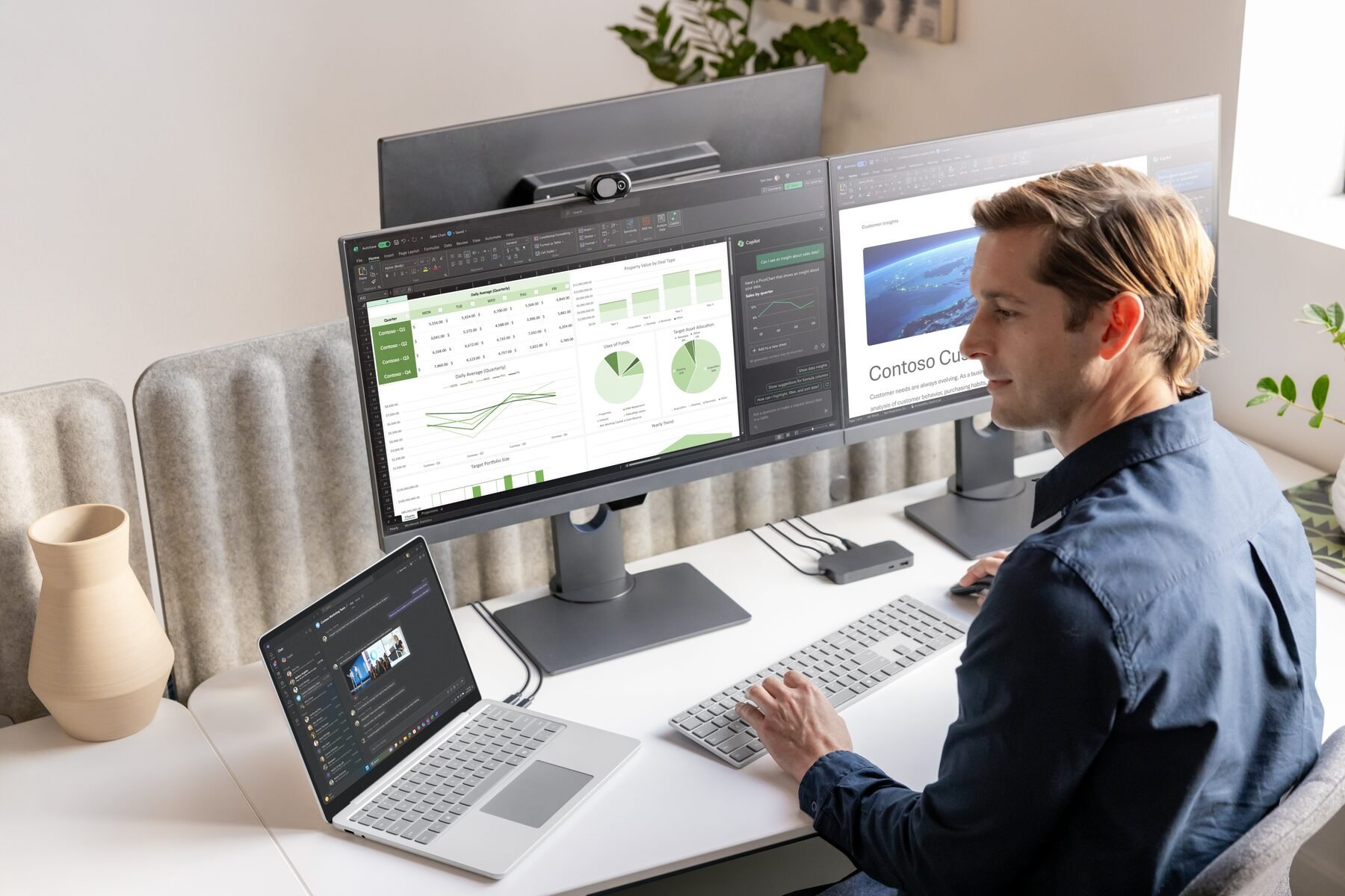 Surface Laptop 13 �C���`�����ɒu���č�Ƃ��Ă���C���[�W