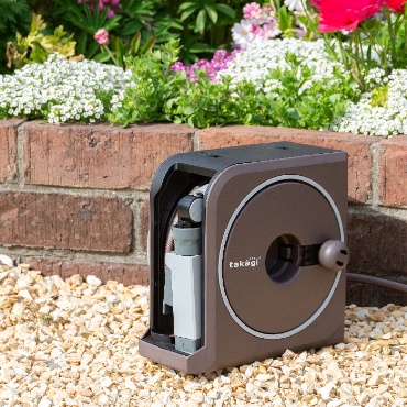 ����ɓ���ރV�b�N�ȃu���E���J���[�̃z�[�X���[���ł��B