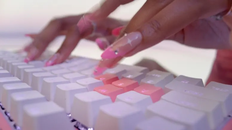 �Q�[�~���O �O���[�h�̃e�N�m���W�[���̗p