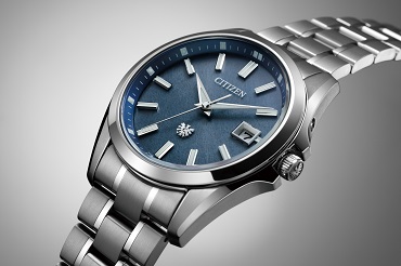 ���𓧉߂����A���z�̐F��ǋ�����B