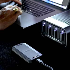 �R���p�N�g�ȃ{�f�B�[�ɗD�ꂽ�p���[