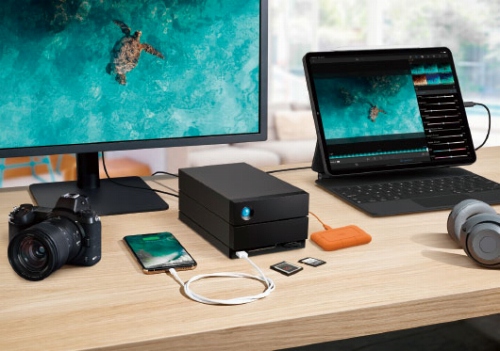 ���j�^�[��4K 2��܂Őڑ��\