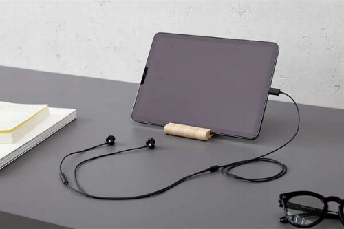 USB Type-C�|�[�g�̂���X�}�[�g�t�H���E�^�u���b�g�Ŏg����L���w�b�h�z��