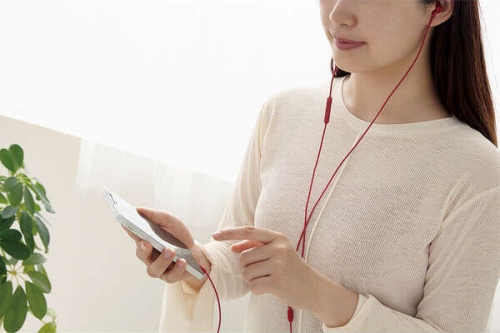 USB Type-C�|�[�g�̂���X�}�[�g�t�H���E�^�u���b�g�Ŏg����L���w�b�h�z��