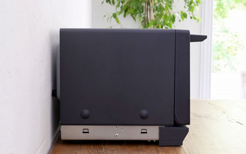 ���E�E����̓s�b�^���ƕǂɂ��Đݒu���邱�Ƃ��o����