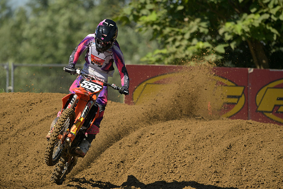 �œ_�����F600mm�@�V���b�^�[�X�s�[�h�F1/2000�b�@�i��Ff/6.3�@ISO�F400�@�t�H�[�}�b�g�F�t���T�C�Y/FX�t�H�[�}�b�g