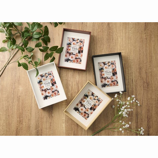 �ʐ^�𗧑̓I�ɏ���ď������f�B�X�v���C�ł��鉜�s���̂���ؐ��t�H�g�t���[��