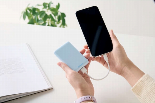 Lightning�P�[�u���𗘗p����iPhone���[�d�\