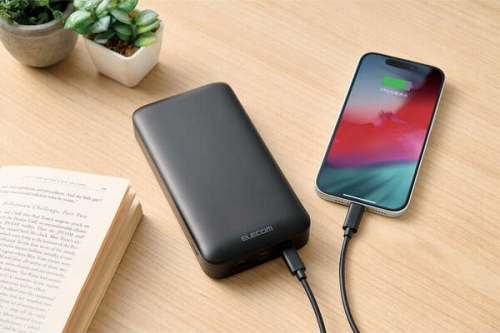 Lightning�P�[�u����iPhone���[�d
