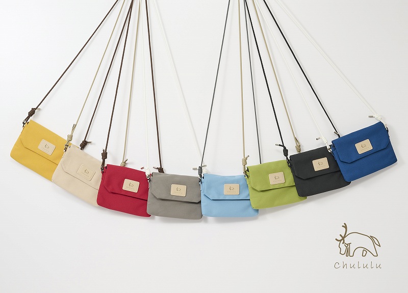 �X�}�[�g�t�H���₨���z�ȂǁA�K�v�Œ���̐g�̉��A�C�e�����R���p�N�g�Ɏ��[���A�g�y�ɂ��o�����ł���y�ʁA���^�̃T�R�b�V���B