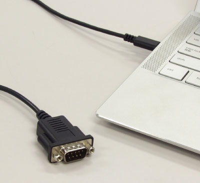 �R�l�N�^��D-Sub 9�s��(�I�X)���̗p�B