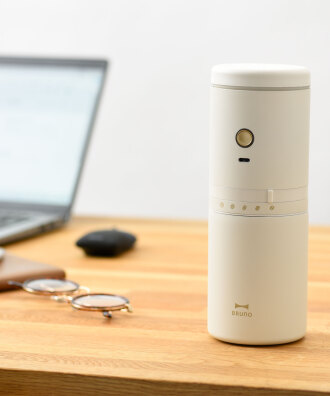 �I�t�B�X��A�E�g�h�A�Ȃǂ��܂��܂ȃV�[���Ŋ���