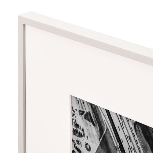 �ʐ^���������Ă�אg�̃t���[���ƃ��C�h�}�b�g