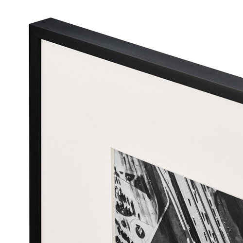 �ʐ^���������Ă�אg�̃t���[���ƃ��C�h�}�b�g