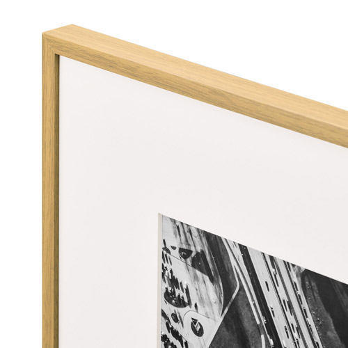 �ʐ^���������Ă�אg�̃t���[���ƃ��C�h�}�b�g