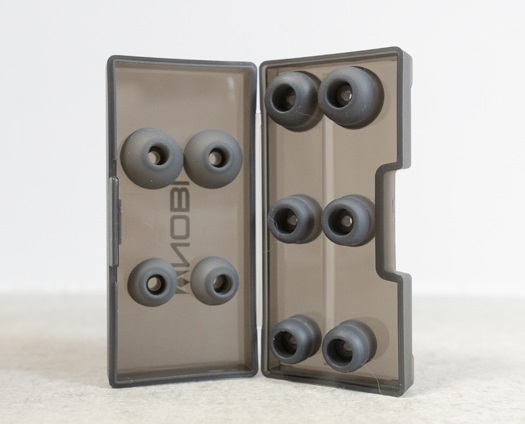 �T�C�Y��`�̈قȂ�Ǝ��̃C���[�s�[�X���t��