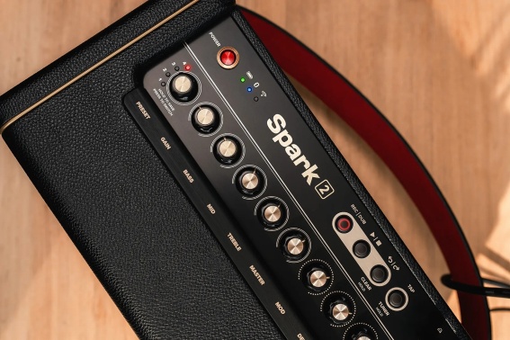 �t���E�I���{�[�h�E�R���g���[��