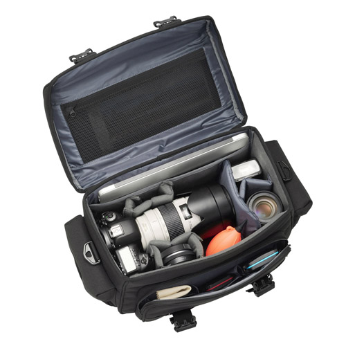 70-200mm F2.8�N���X�̑���a�]�������Y�𑕒������܂܎��[�\