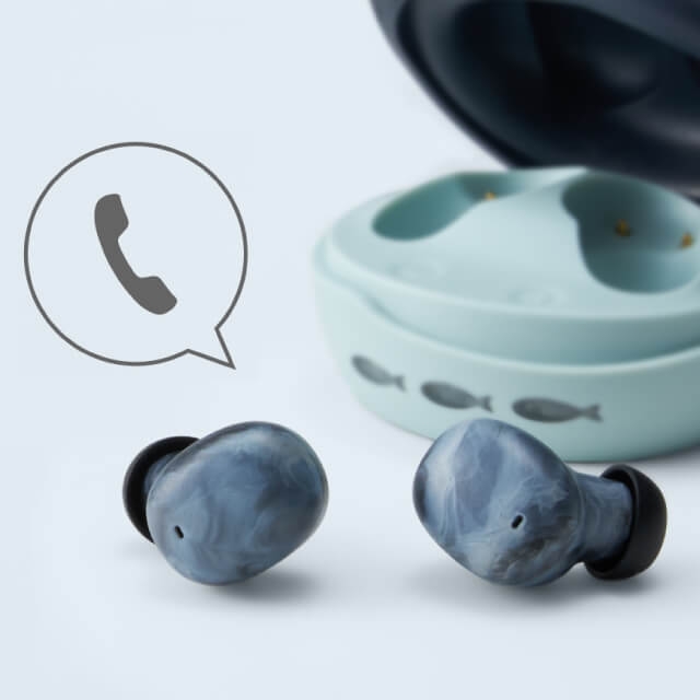 �n���Y�t���[�ʘb�\�ȃ}�C�N����