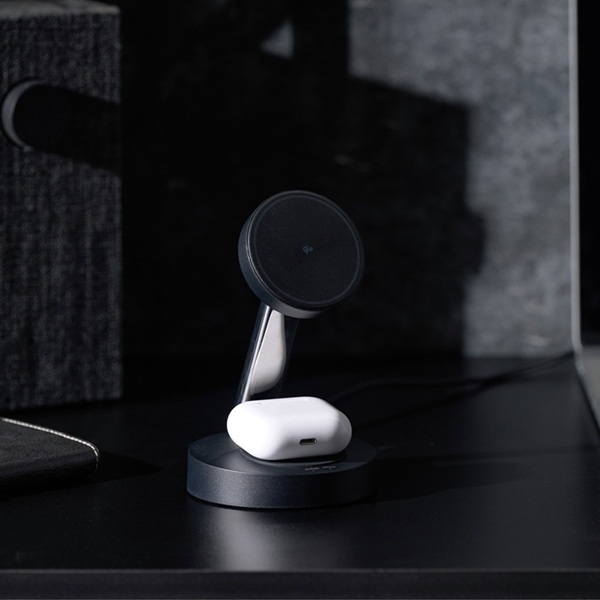 �������AirPods���[�d�\