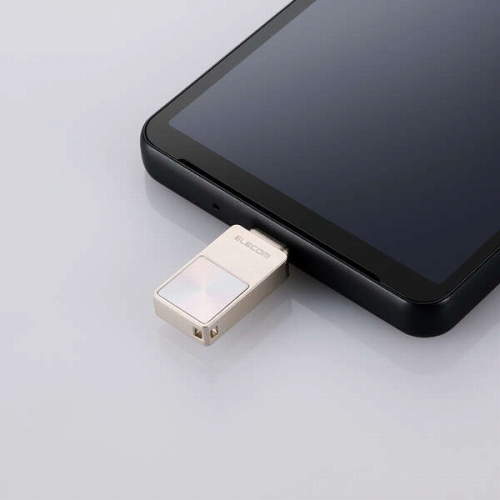 USB Type-C�R�l�N�^�[�̃X�}�z����USB������