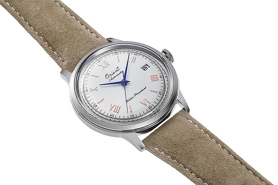 �z���C�g�̕����Ƀk�o�b�N���U�[���̗p�����N���V�J���X�^�C���B