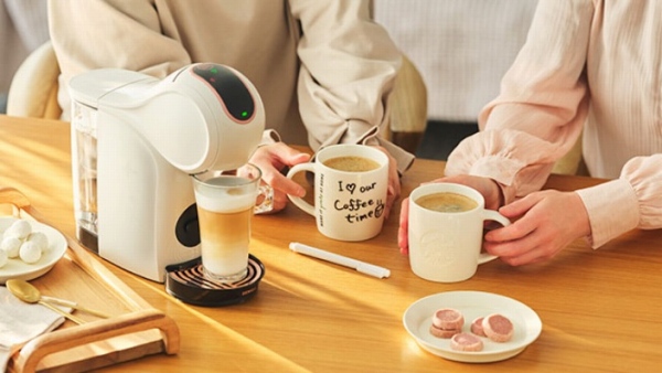 �J�t�F�̏㎿�ŃX�^�C���b�V���ȕ��͋C�����`�[�t�ɂ����I���W�i���f�U�C��