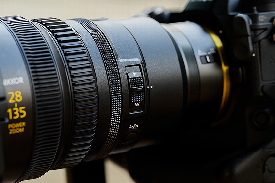 �����I�y�B�e�����X���[�Y�ȑ���Ŏ��R�ȉf���\�����\