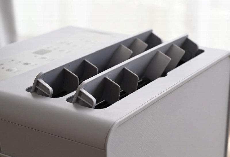 �㉺���[�o�[