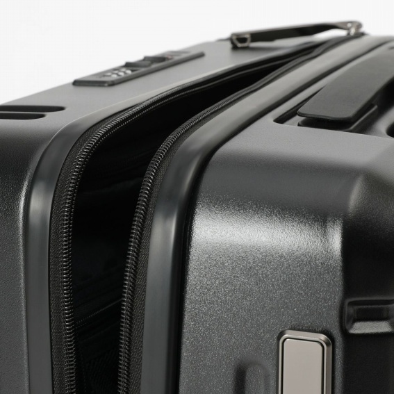 �t�@�X�i�[�͐M�����̍���YKK��