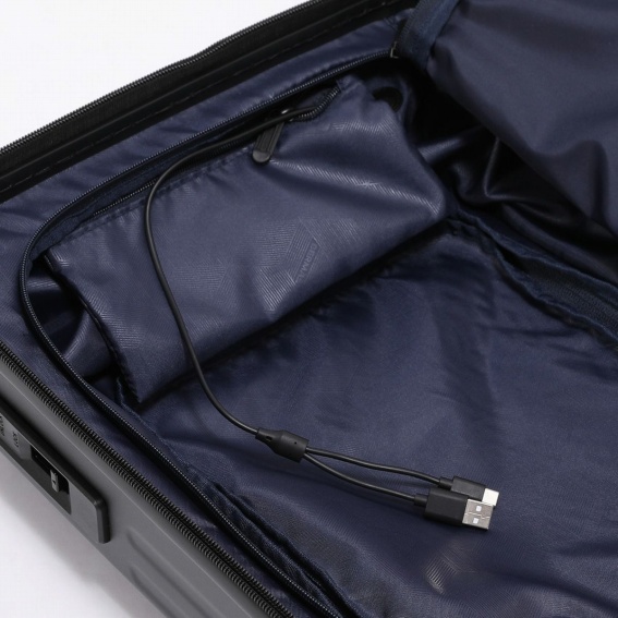 USB�|�[�g�̃P�[�u���͖{�̂ɕt��