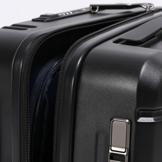 �t�@�X�i�[�͐M�����̍���YKK��