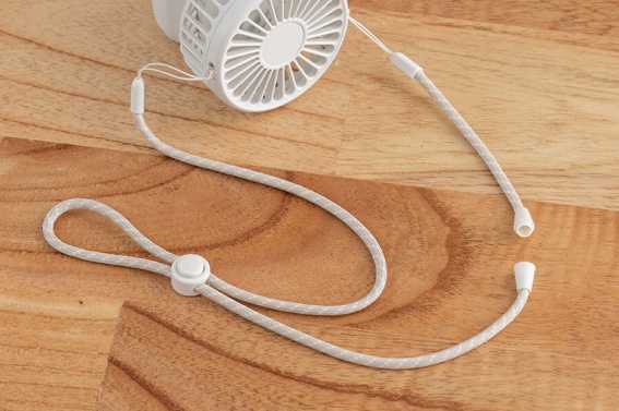 ���S�d�l�̃l�b�N�X�g���b�v