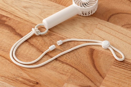 ���S�d�l�̃l�b�N�X�g���b�v