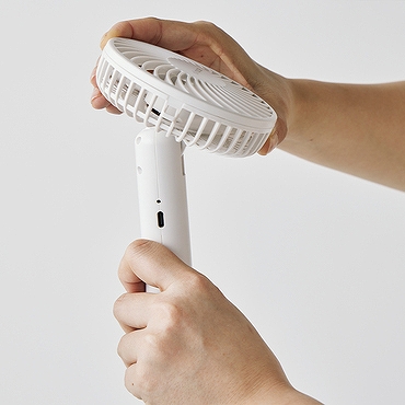 �蓮�ŏ㉺180&deg;�̊p�x���߂��ł���B