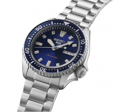 SKX�̐l�C�A�[�J�C�u�f�U�C�����x�[�X�ɐ����i��