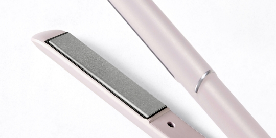 �Ǝ��̃p�[�����v���[�g�Ń_���[�W���y�����Ȃ���A�Ȃ߂炩�ȃc������