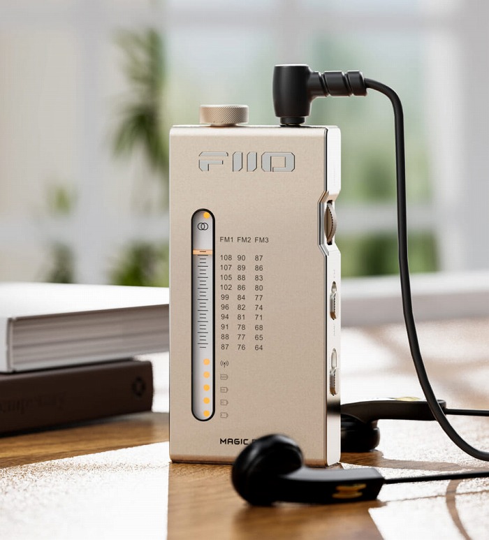 ���C�hFM�Ή��B64�`108MHz�̒��L�ш�FM���g�����T�|�[�g