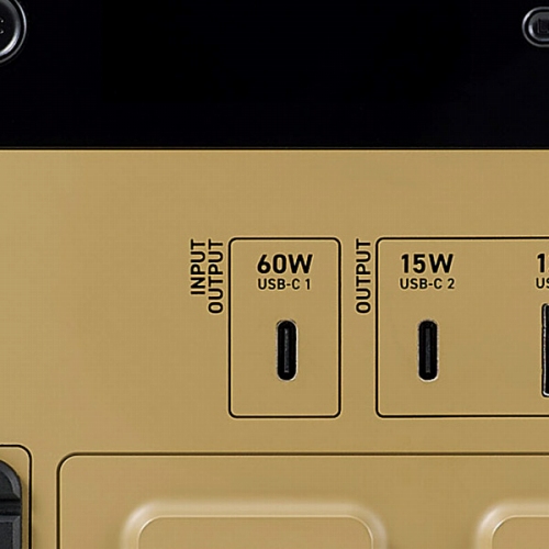 USB Type-C1�|�[�g