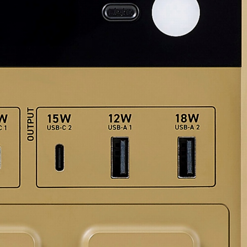 USB Type-C2�|�[�g+USB-A1�|�[�g