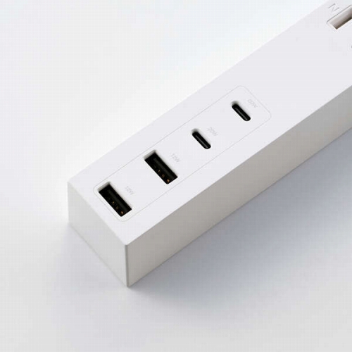 USB-A�|�[�g&times;2�AUSB Type-C�|�[�g&times;2�𓋍�