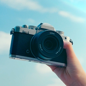 ���g���ȃf�U�C����165g�̌y�ʃR���p�N�g�ȋ������{�f�B