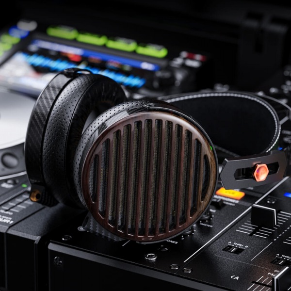 �ו��܂ŕ�������A5-40kHz�̍L�����g������