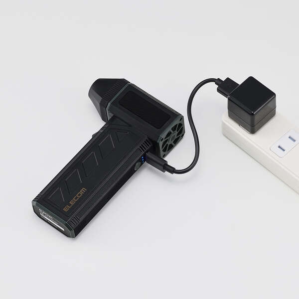 �R�[�h���X�Ŏg����USB�[�d��