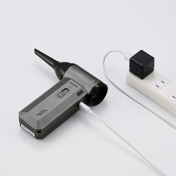 �R�[�h���X�Ŏg����USB�[�d��