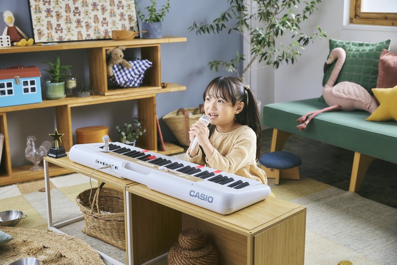 �}�C�N�ŉ̂��āA���y�������Ɗy���߂�I