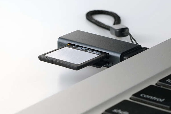 SD�J�[�h��microSD�J�[�h�̓������p�\
